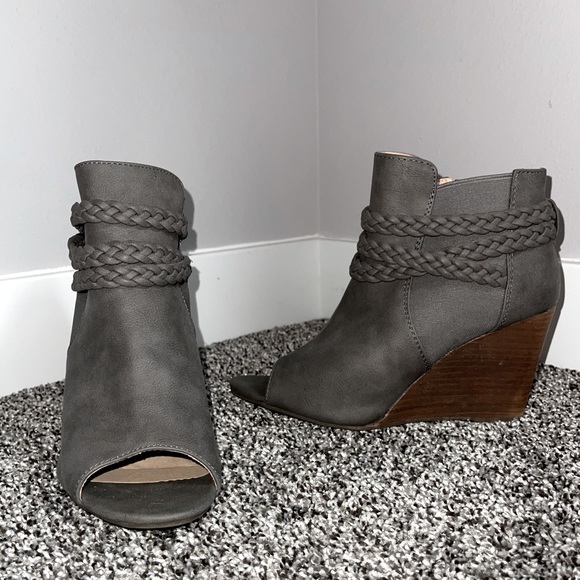 Size 9 gray/brown wedge heel - Picture 2 of 3